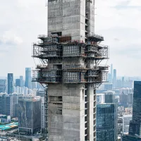 High-rise concrete core climbing formwork